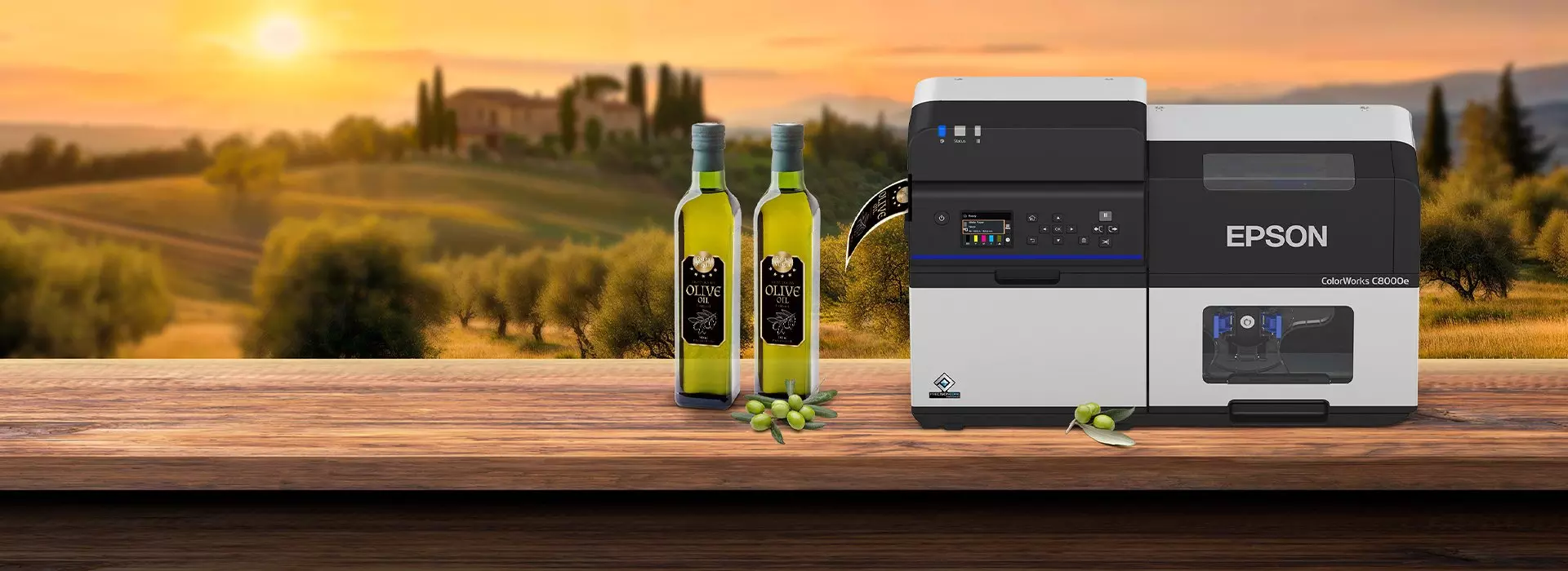 Impressora Epson ColorWorks amb ampolles d'oli artesanal etiquetades